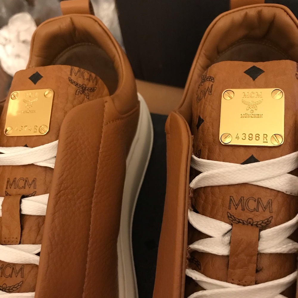 NEW MCM Grain Leather Low-Top Sneaker Visetos - Picture 3 of 8